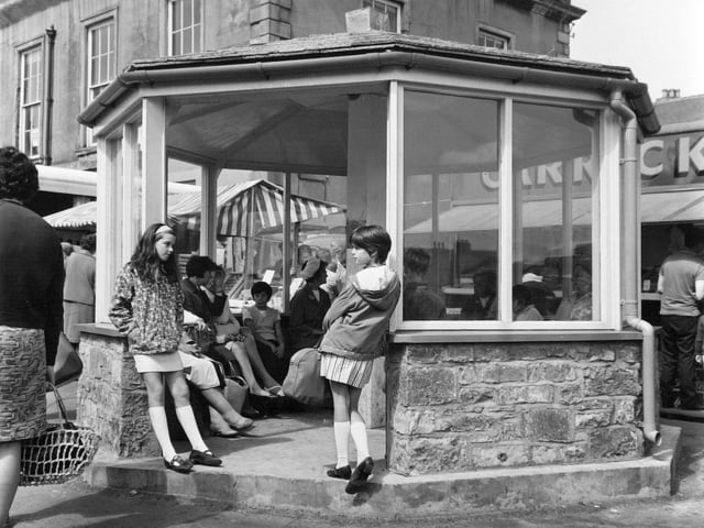 The new bus stop in the market place at Leyburn in August 1970.