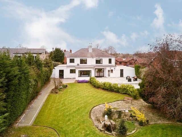 There is also a vast turfed lawn framed by mature trees and hedges for complete privacy.