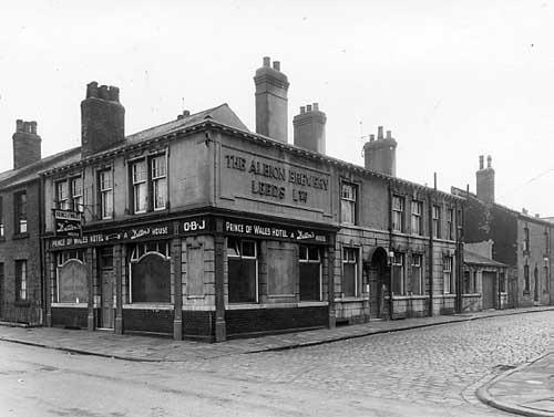 The Prince of Wales Hotel, located at the corner with Wordsworth Street to the left and Gibbs Street on the right. Pictured in November 1959. Now demolished.