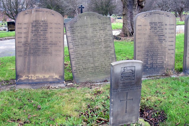 The front one is inscribed 'S908 Private J. Denison, West Yorkshire Regiment, 3rd November 1918, age 29.' Behind are three common graves commemorating a number of unrelated people all buried in 1918.