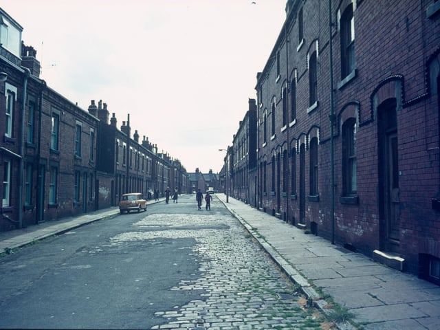 Terraced houses on Ganton Mount in Woodhouse in June 1975. The street continues as Glossop Street further along before reaching the junction with Christopher Road in the background, with Cross Quarry Street leading off from this.