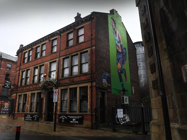 43 Kirkgate. “Fine example of a two-roomed Victorian corner pub retaining some original features. There is usually at least one dark beer available.”