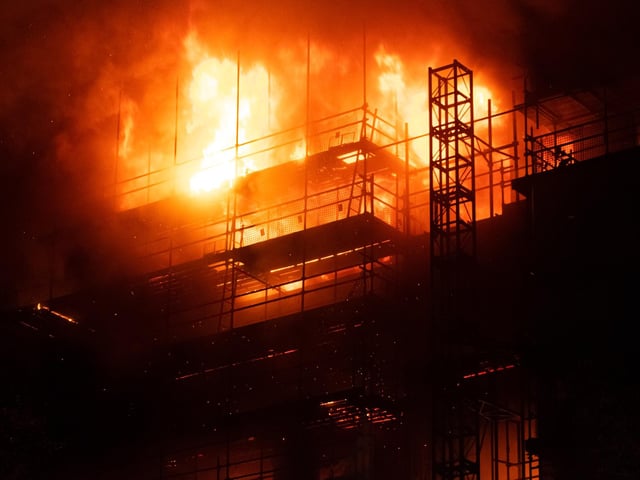 Leeds city centre fire pictures capture huge blaze at Leonardo Building ...
