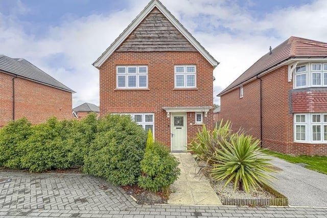 This wonderful three bedroom detached house in the heart of Morley was built in 2017 by the award winning developer Redrow. The home benefits from an impeccable finish throughout, with double glazing, gas central heating and a contemporary design.