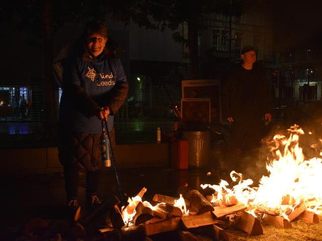 45 people gathered in Victoria Gardens, outside the Leeds Art Gallery on last Thursday, aiming to walk barefoot across red-hot embers to raise money for local mental health charity, Leeds Mind