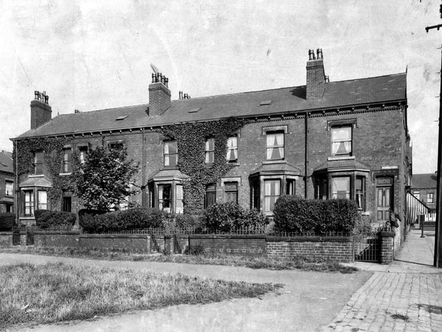 Reginald Row in August 1933.The junction with Hall Lane is on the right.