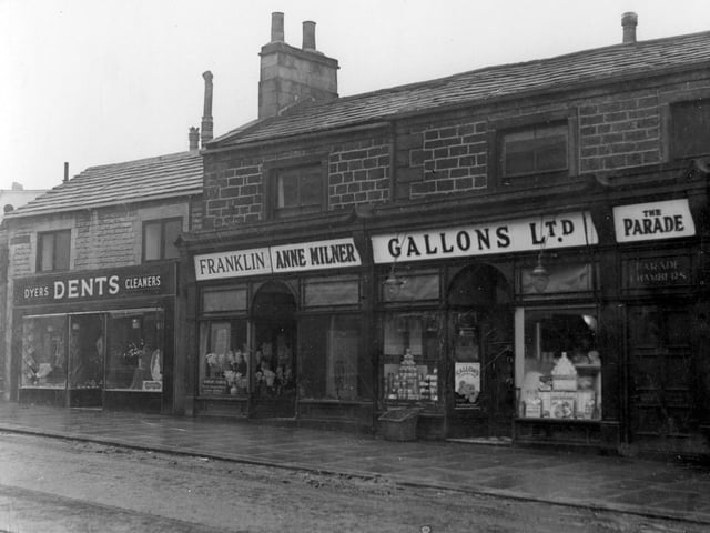 North Lane in January 1940. The Parade has its own numbering. Number 1, William Franklin, florist, also Miss Anne Milner ladies dressmaker. Number 2, branch of Gallons Ltd, grocers. On the right, entrance to Parade Chambers.