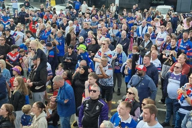 Fans on the route.