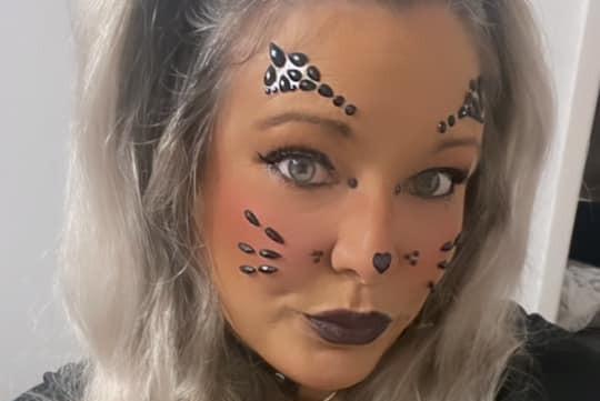 Kirstie Marshall said: "Black cat vibes."