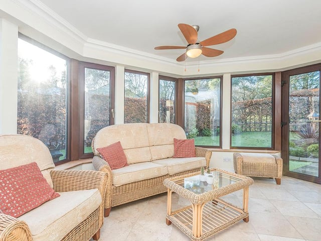 A versatile room with garden views and with direct access to outdoors.