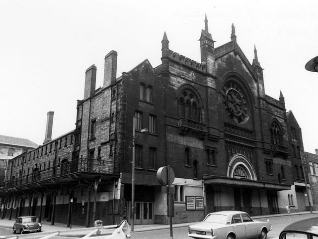The former Gaumont Cinema on Cookridge Street which closed in December 1861.  It became a Bingo Hall until 1969 and this image was taken after it had closed. The building would g on to become home to the legendary T&C nightspot.