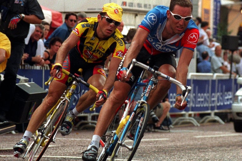 Max Sciandri and Leeds Classic Winner Andrea Ferrigato battle it out on the city centre finishing circuit in August 1996.