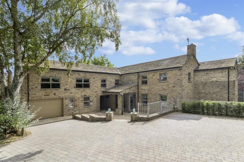 Bridge Gap in Wetherby was sold in August 2022 for £1,925,000. The extremely modern detached home has a total of six bedrooms, and was last on the market back in 2015.