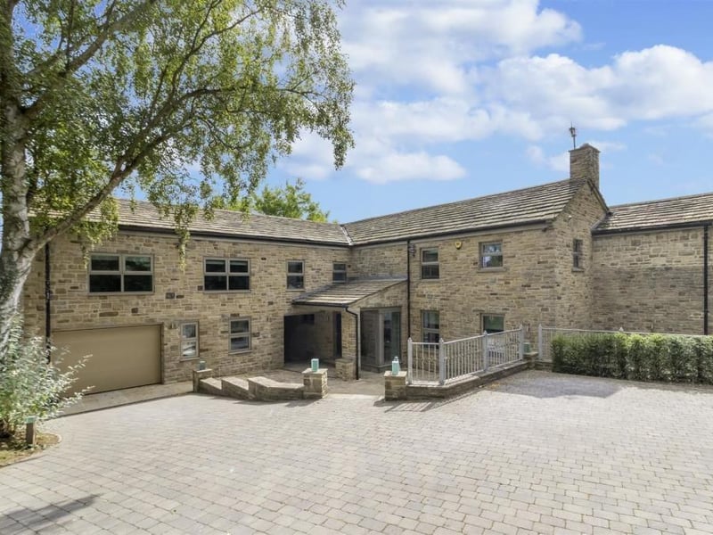 Bridge Gap in Wetherby was sold in August 2022 for £1,925,000. The extremely modern detached home has a total of six bedrooms, and was last on the market back in 2015.