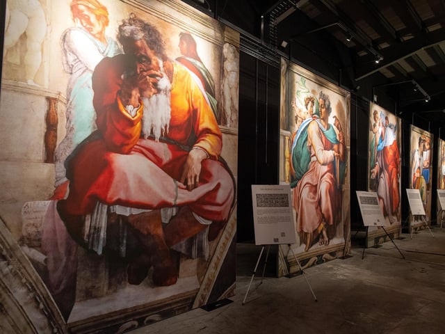 With special expertise and care, the ceiling paintings from the Sistine Chapel have been reproduced in a truly unique way using licensed high definition photos.