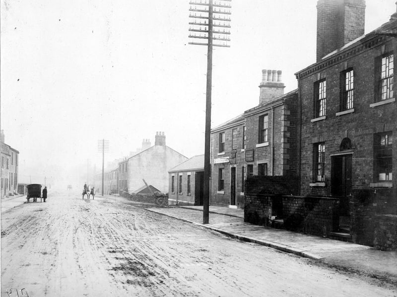 The Brown Cow Inn on Stanningley Road. There are several horse and cart/horse and carriages on the road, and telegraph poles down the right hand side of it. This photo is undated but possibly early 1900s.