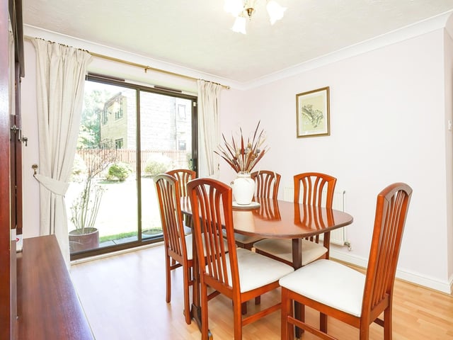 Tucked away in a secluded cul de sac location, this house on Kings Approach has plenty of privacy but is close enough to the ring road to have good access to Leeds City Centre and motorway networks