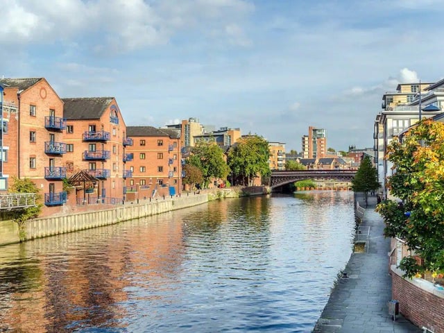 The flat comes fitted with up-to-date electronics, ranging from a Samsung 1080p LCD TV to a Dulce Gusto coffee machine.