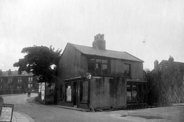 The old post office on corner of Chapel Street and Pinfold Lane in June 1931. To left of photo is a newspaper placard with the headlines 'Wool Wages Reduction Proposal'. A gas lamp can be seen on the corner of Pinfold Lane. Houses on Gravely Street can be seen further down.