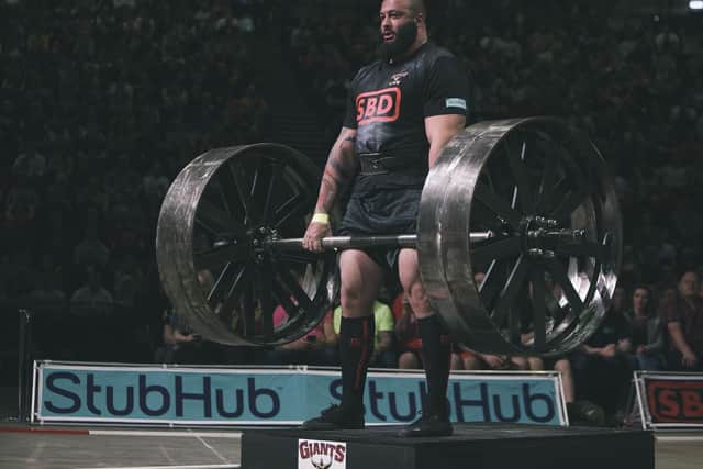 Konstantine Janashia tackling the 350kg deadlift at Europes Strongest Man 2018