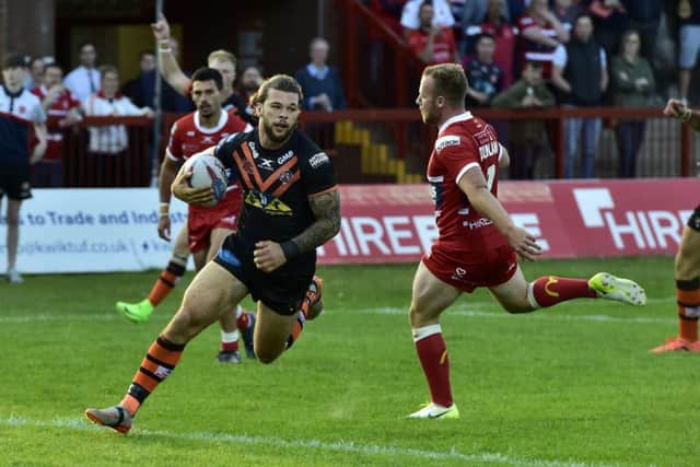 Castleford Tigers' Alex Foster scores try No 3 against hosts' Hull KR. Picture: Matthew MErrick/RL Photros