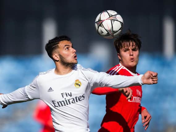 Oliver Sarkic (R) in action for Benfica against Real Madrid.