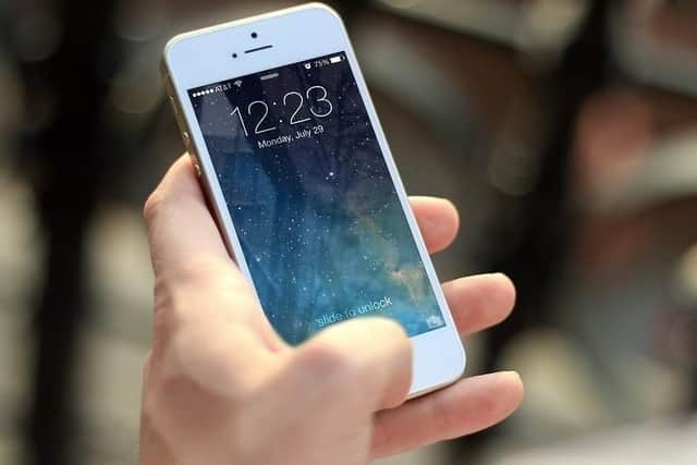 Should mobile phones be banned from schools in Leeds?