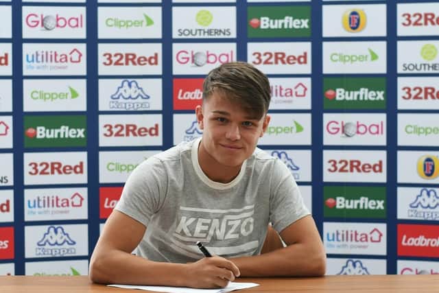 Leeds United midfielder Jamie Shackleton, signing his new contract.