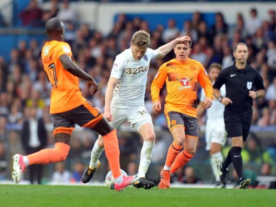 Leeds United midfielder Eunan O'Kane suffers suspected broken leg whilst playing for Luton Town.