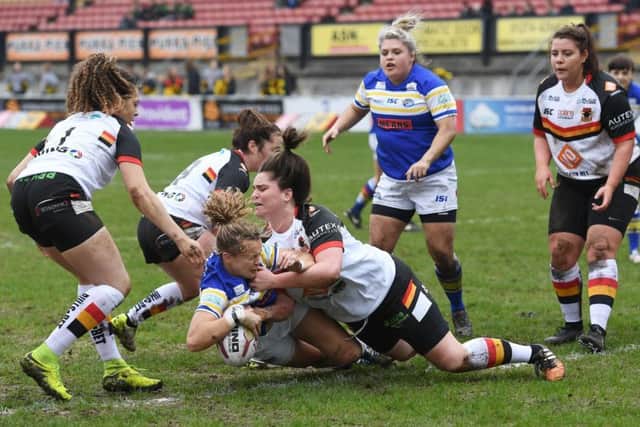 Lois Forsell scores a try against Bradford Bulls.