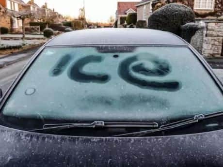 Residents across Leeds woke up to coverings of ice and frost on Monday morning - with temperatures dipping below freezing overnight.
