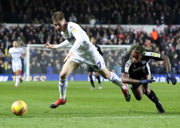 Leeds United's Jack Clarke and Reading's Leandro Bacuna battle for the ball.