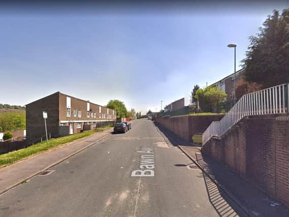 Armed officers were deployed to Bawn Avenue in Farnley to arrest a man making threats of violence last night.