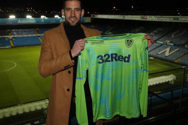 Leeds United completed the signing of Real Madrid goalkeeper Kiko Casilla.