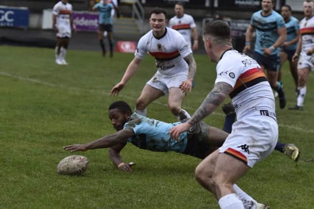 Watson Boas reaches out to score a try for Featherstone Rovers at Bradford Bulls. Picture: Matthew Merrick.