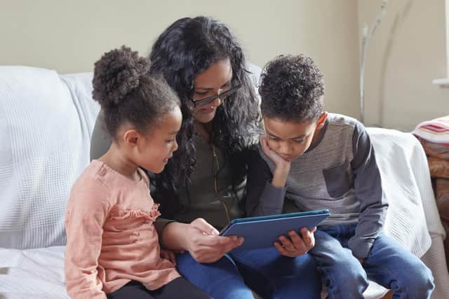 West Yorkshire Police and the NSPCC are encouraging parents to spend five minutes talking to their children about online safety.