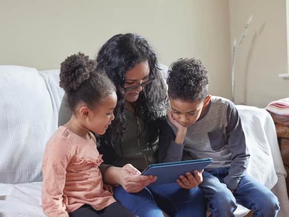 West Yorkshire Police and the NSPCC are encouraging parents to spend five minutes talking to their children about online safety.
