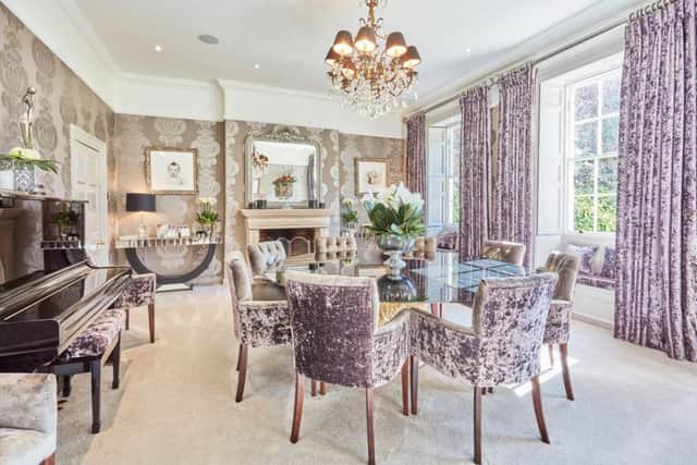 The dining room filled with light thanks to the floor-to-ceiling windows.