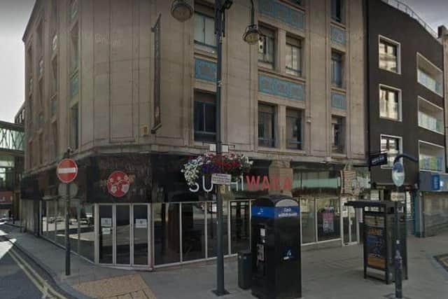 New Briggate, city centre. Rating: One star