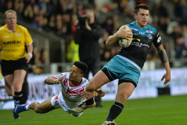 Regan Grace ankle taps Tom  Briscoe.