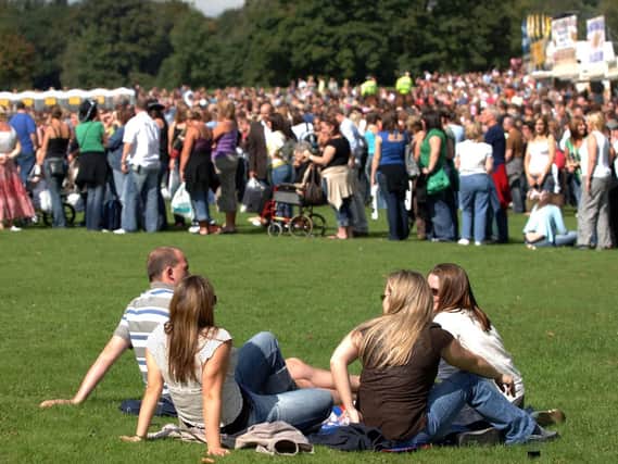 Crowds at the Robbie Williams concert at Roundhay Park in 2006