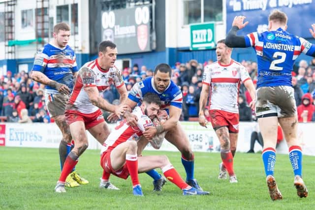Will Dagger is tackled by Wakefield's Bill Tupou. Picture: Allan McKenzie/SWpix.com