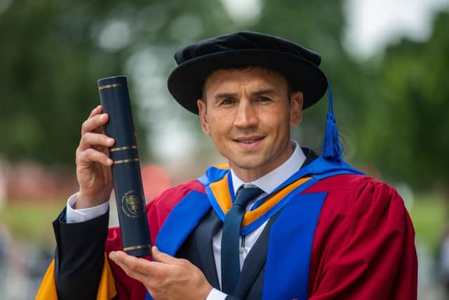 Kevin Sinfield recevies his honorary doctorate from Leeds Beckett University.