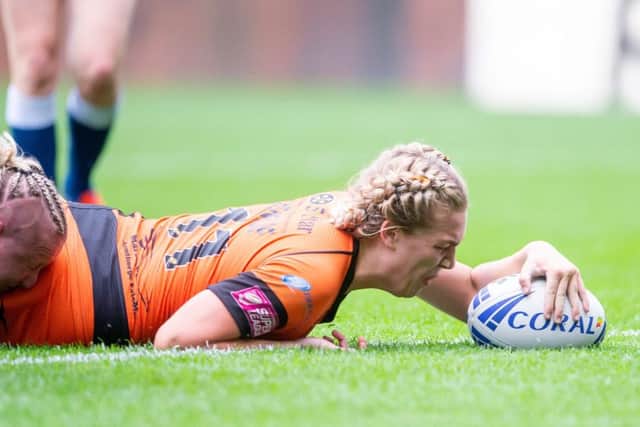 Castleford's Tamzin Renouf scores a try against Leeds. Rhinos in the Challenge Cup final.