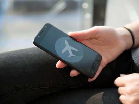 Phones can automatically connected to an aircraft's in-flight network if it is not put in airplane mode