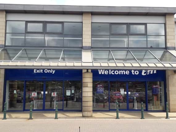 Saturday, August 3, will see the long awaited opening of B&M's new Kirkstallstoreon Savins Mill Way.