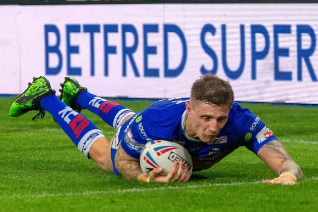 Liam Sutcliffe touches down for Leeds Rhinos' seventh try.