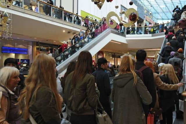 Thousands of customers queued to pick up bargains on Black Friday, but how many of them knew their consumer rights? PHOTO: Rui Vieria / PA