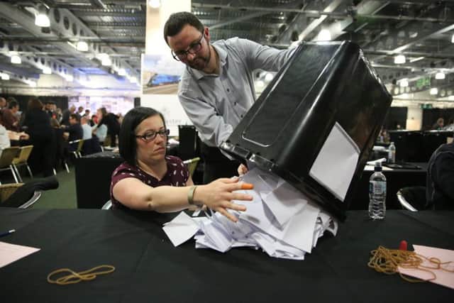 The first ballot boxes are emptied