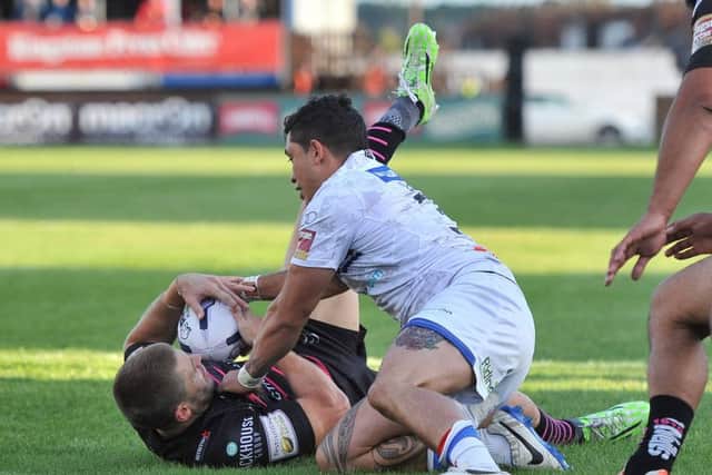 Kevin Locke tackles Rhys Hanbury of Widnes Vikings during the Wakefield Wildcats v Widnes Vikings in the Super 8s Qualifiers Round 5 clash.RLPHOTOS.COM